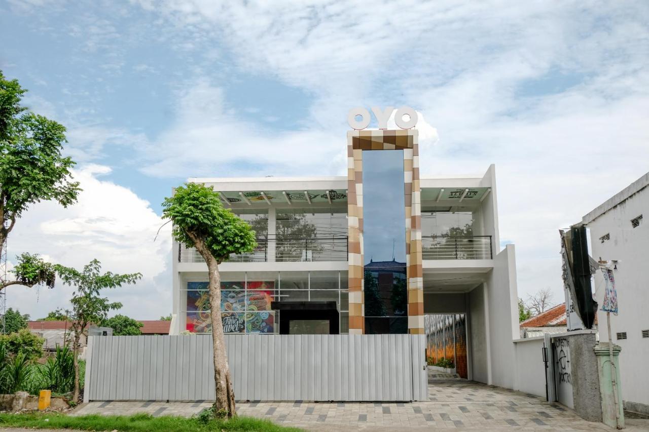 Oyo 2140 Hs Residence Тулунгагун Екстериор снимка