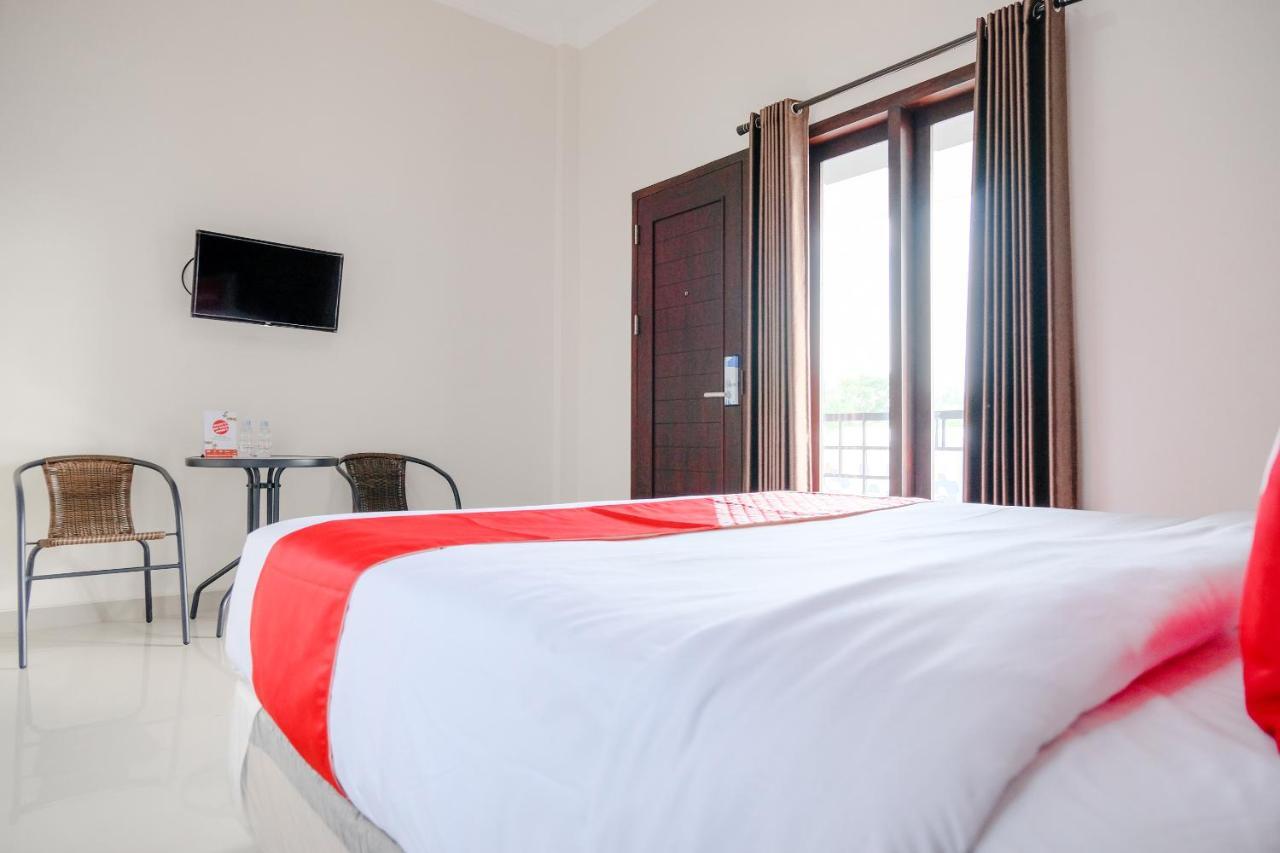 Oyo 2140 Hs Residence Тулунгагун Екстериор снимка