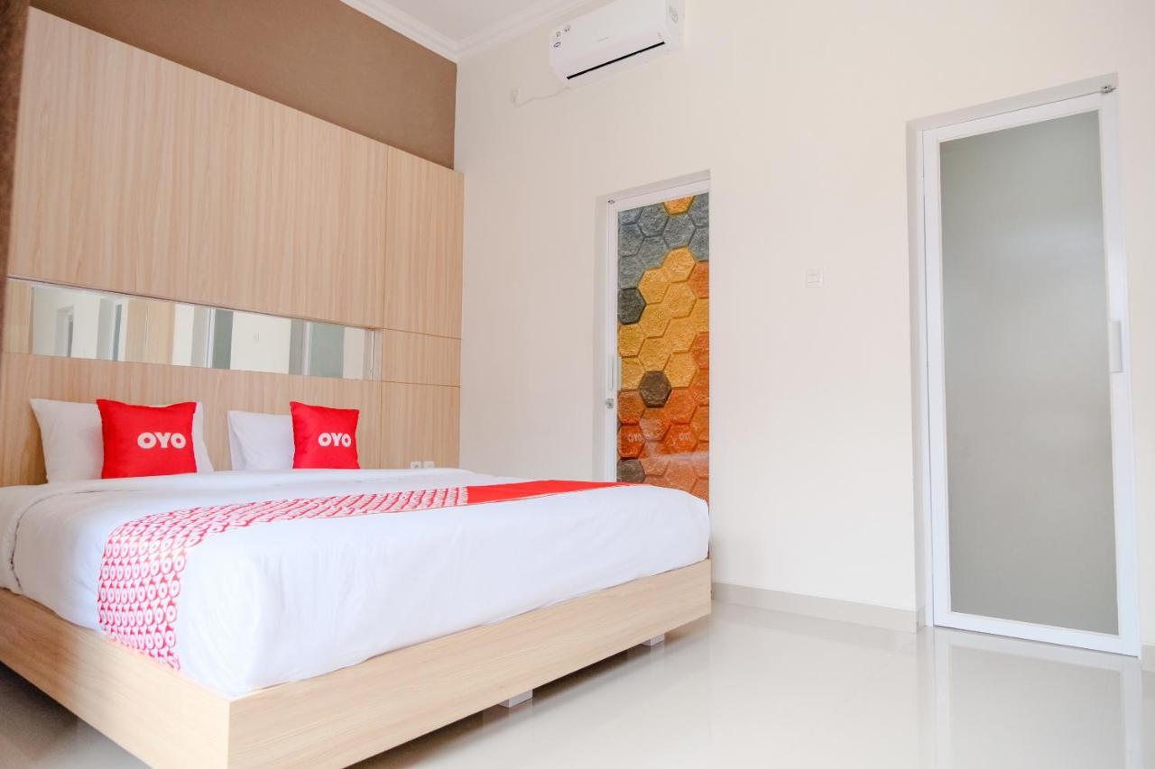 Oyo 2140 Hs Residence Тулунгагун Екстериор снимка