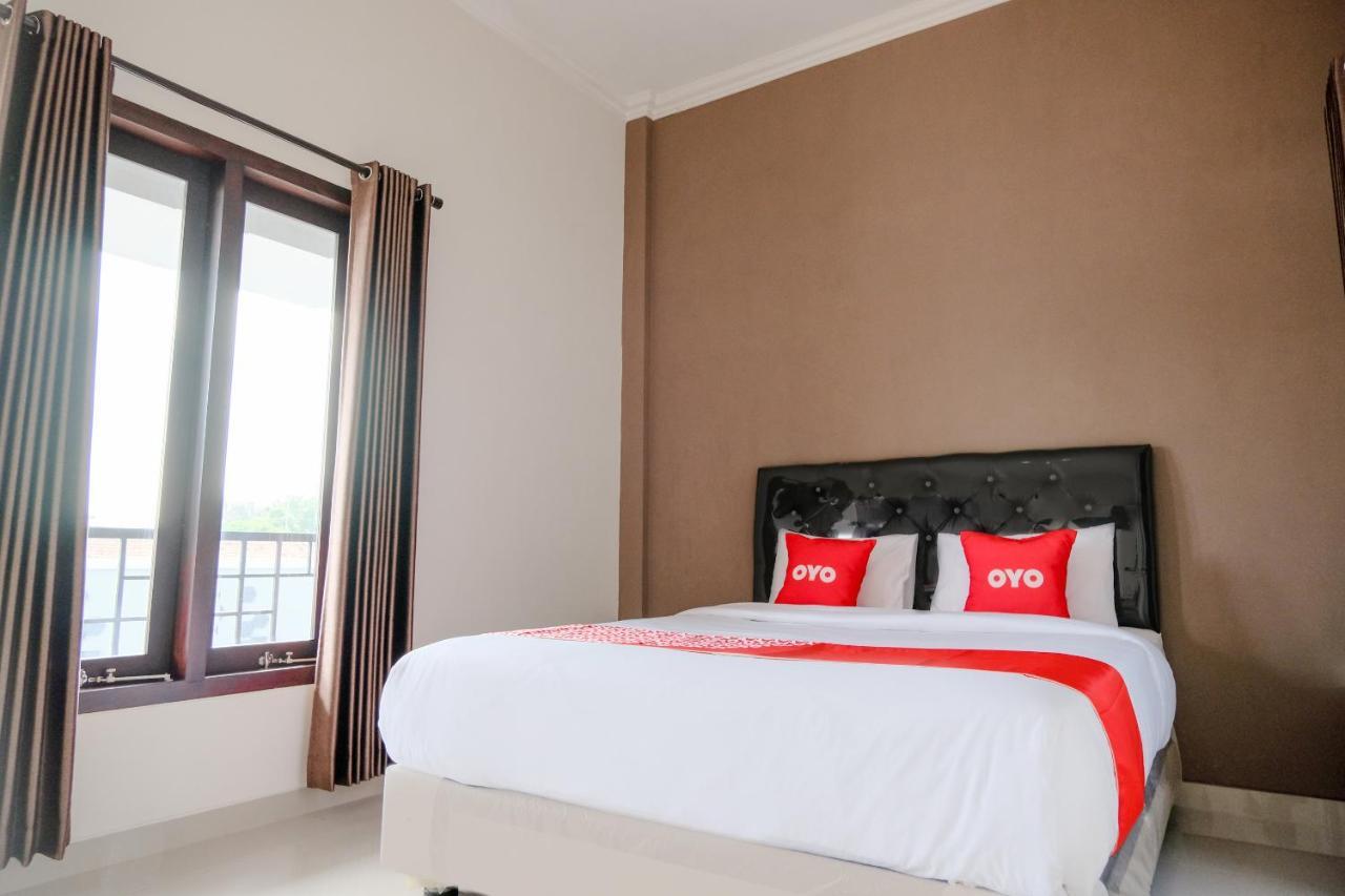 Oyo 2140 Hs Residence Тулунгагун Екстериор снимка